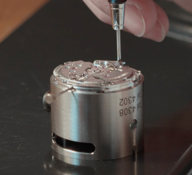 petitpierre-demonter-balancier-outils